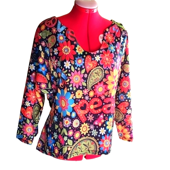 SUPER FUN PEACE & LOVE V-NECK TOP!!! NWT! - Picture 1 of 3